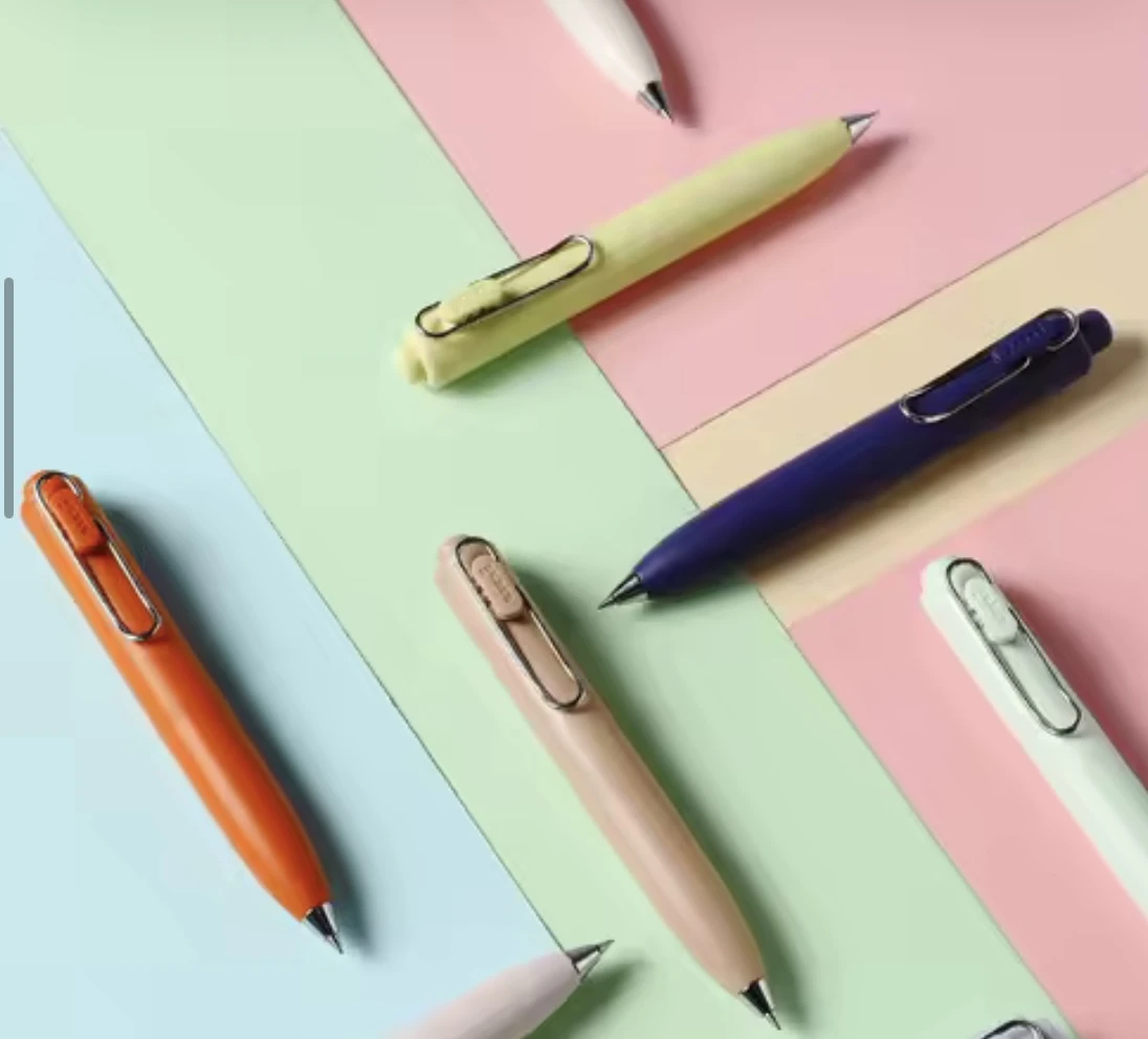 قلم uni-ball one P – جيبي أنيق بحبر أسود