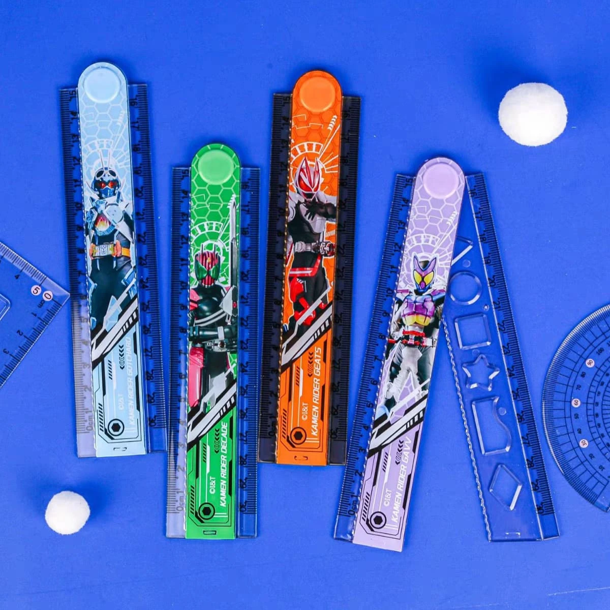 مسطرة متعددة الوظائف بتصميم شخصيات أنمي