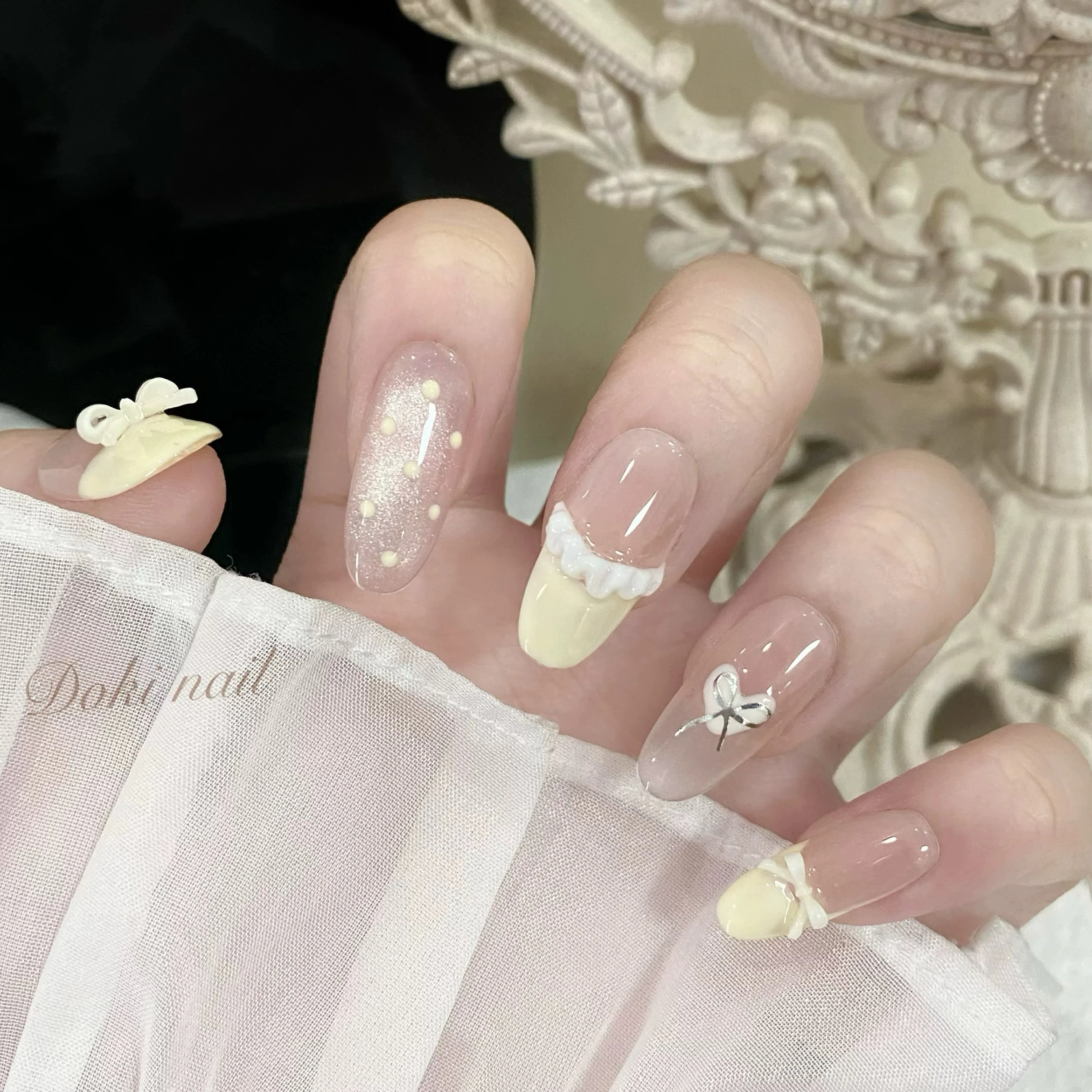 أظافر صناعية جاهزة بتصاميم فاخرة ومميزة