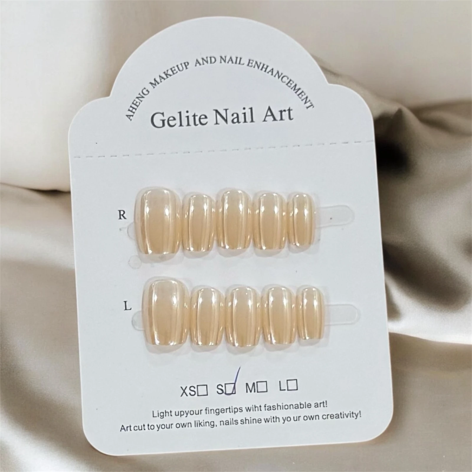 أظافر جاهزة