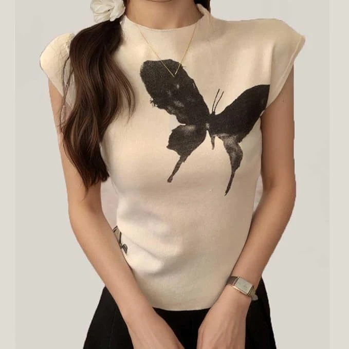 تي شيرت محبوك بأكمام قصيرة مطبوع عليه فراشة كلاسيك للنساء