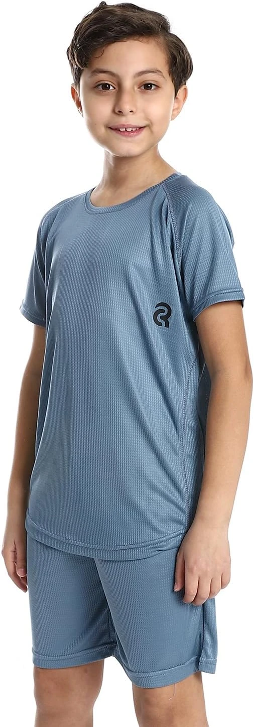 طقم تي شيرت رياضي مع سروال قصير للأولاد من سيزر