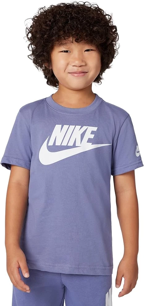 تي شيرت رياضي للأطفال من نايكي.